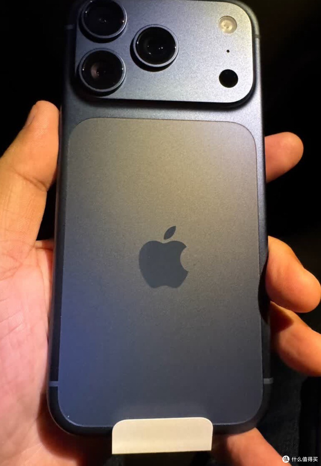 iPhone 17 Pro:手感厚重但扎实
