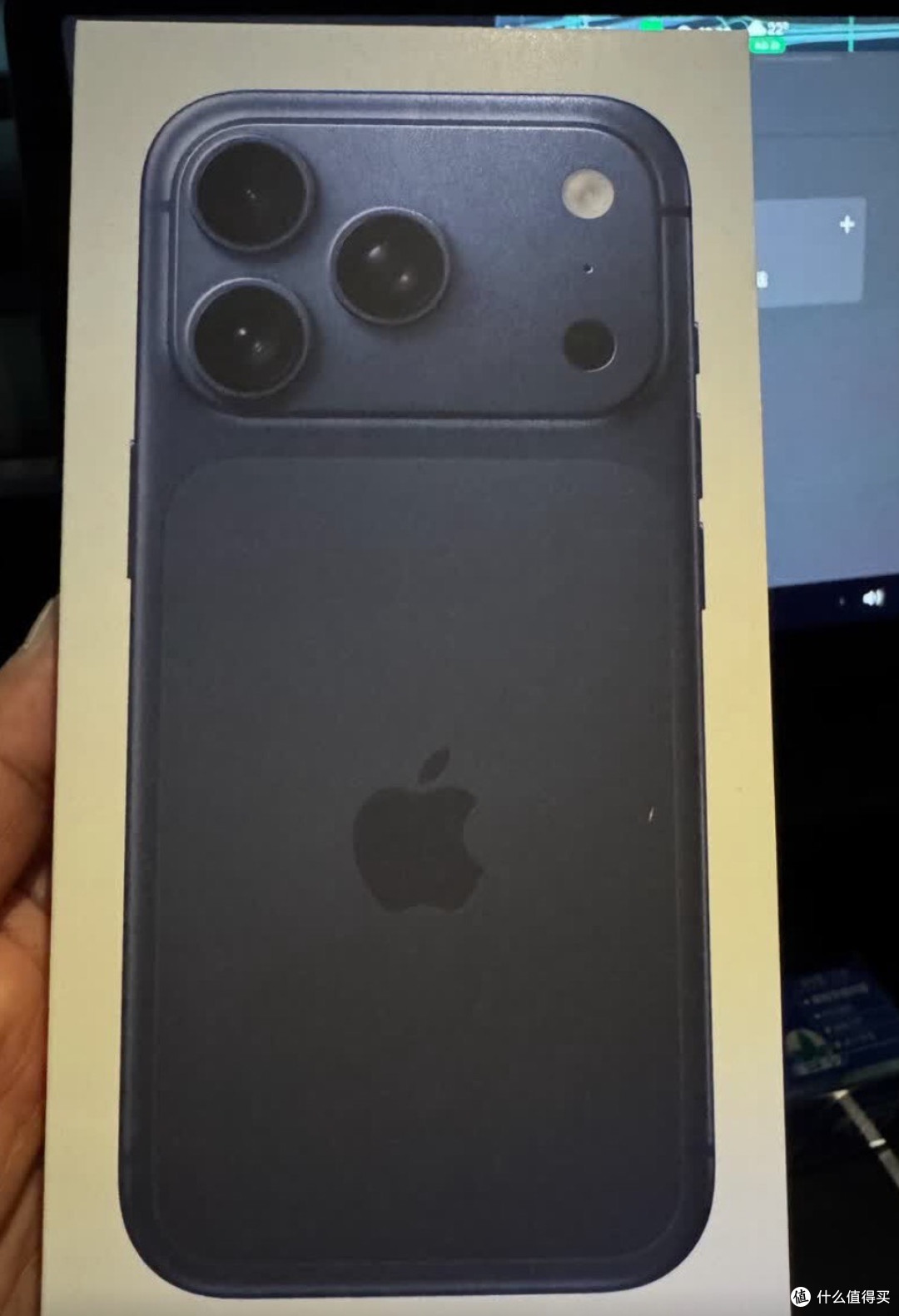 iPhone 17 Pro:手感厚重但扎实