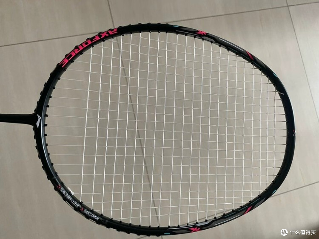 李宁AXFORCE球拍:轻量化与暴力进攻的完美结合