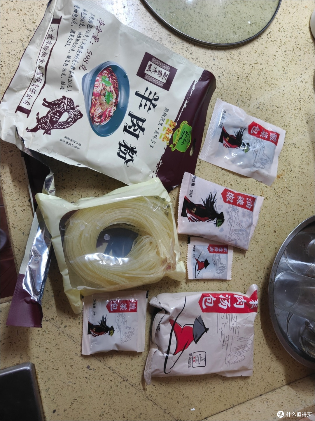 煮袋六盘水水城羊肉粉当宵夜,才懂“速食也能吃出馆子味”
