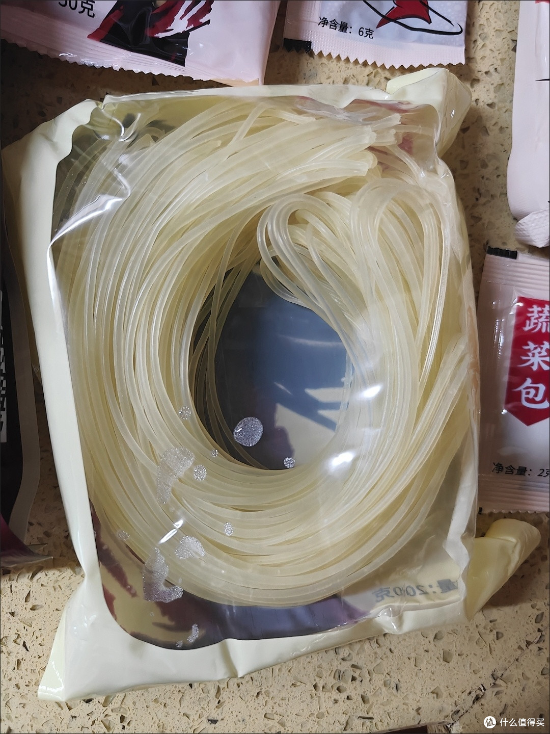 煮袋六盘水水城羊肉粉当宵夜,才懂“速食也能吃出馆子味”