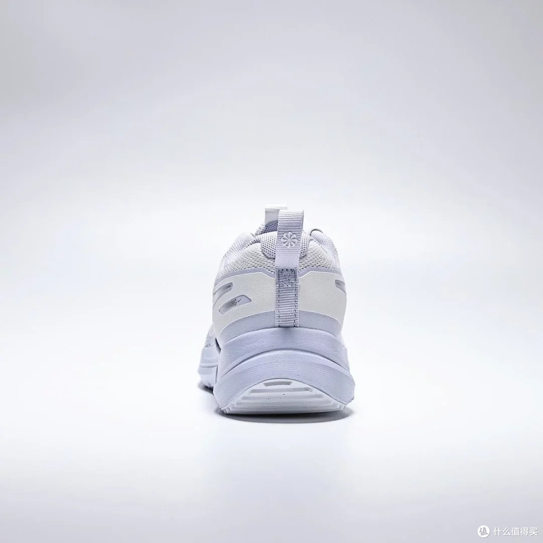 Nike COSMIC RUNNER (GS):孩子运动好伙伴