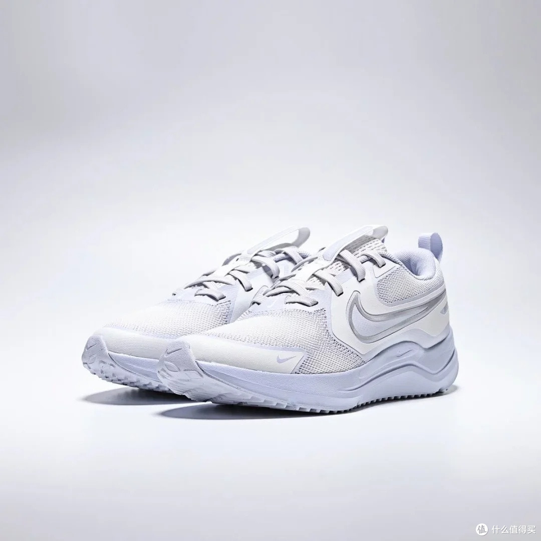 Nike COSMIC RUNNER (GS):孩子运动好伙伴