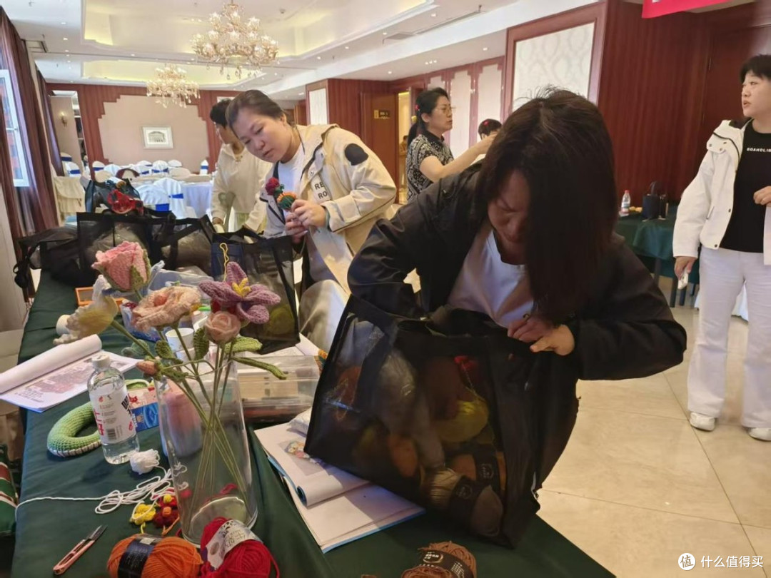 哈尔滨:助听障居民圆“手工梦” 编织培训点亮技能新途
