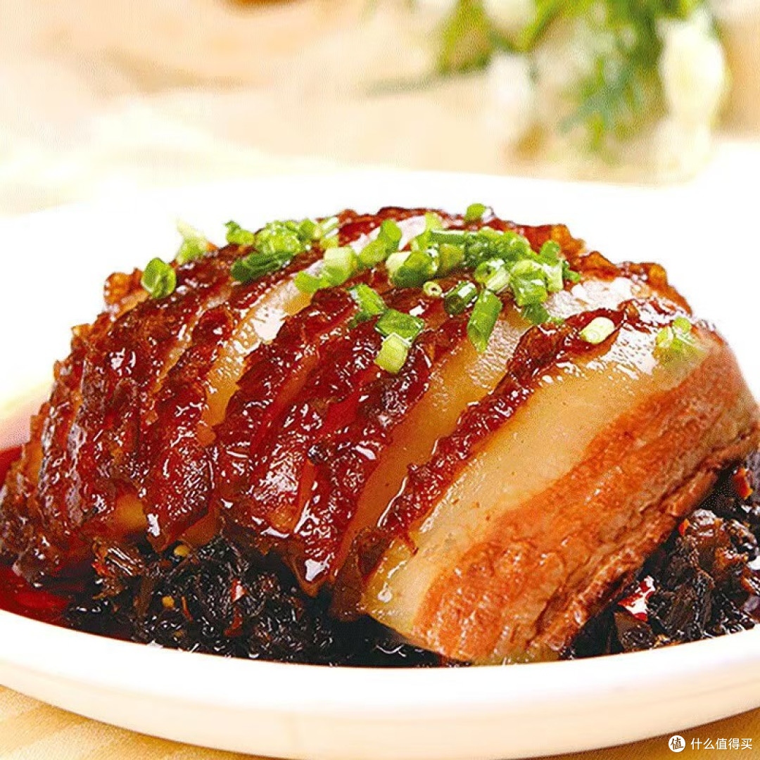 梅菜扣肉的详细制作方法与步骤: