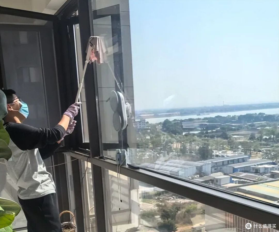 玻璃封阳台已经过时?看看90后的做法,简直太高明了!
