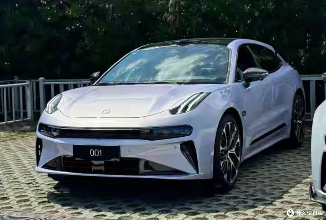 新款极氪001亮出底牌!900V平台+680千瓦+7分钟快充+810公里续航