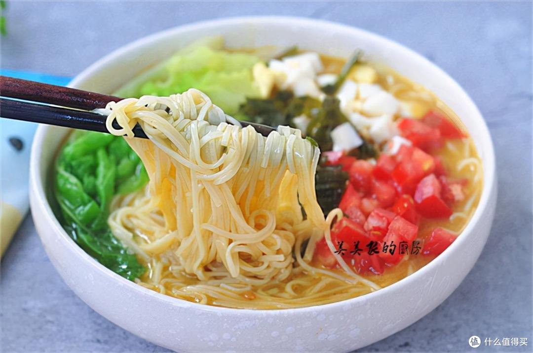 秋天做面条,最爱这味料,汤底加点它,汤浓面爽,儿子最爱吃!