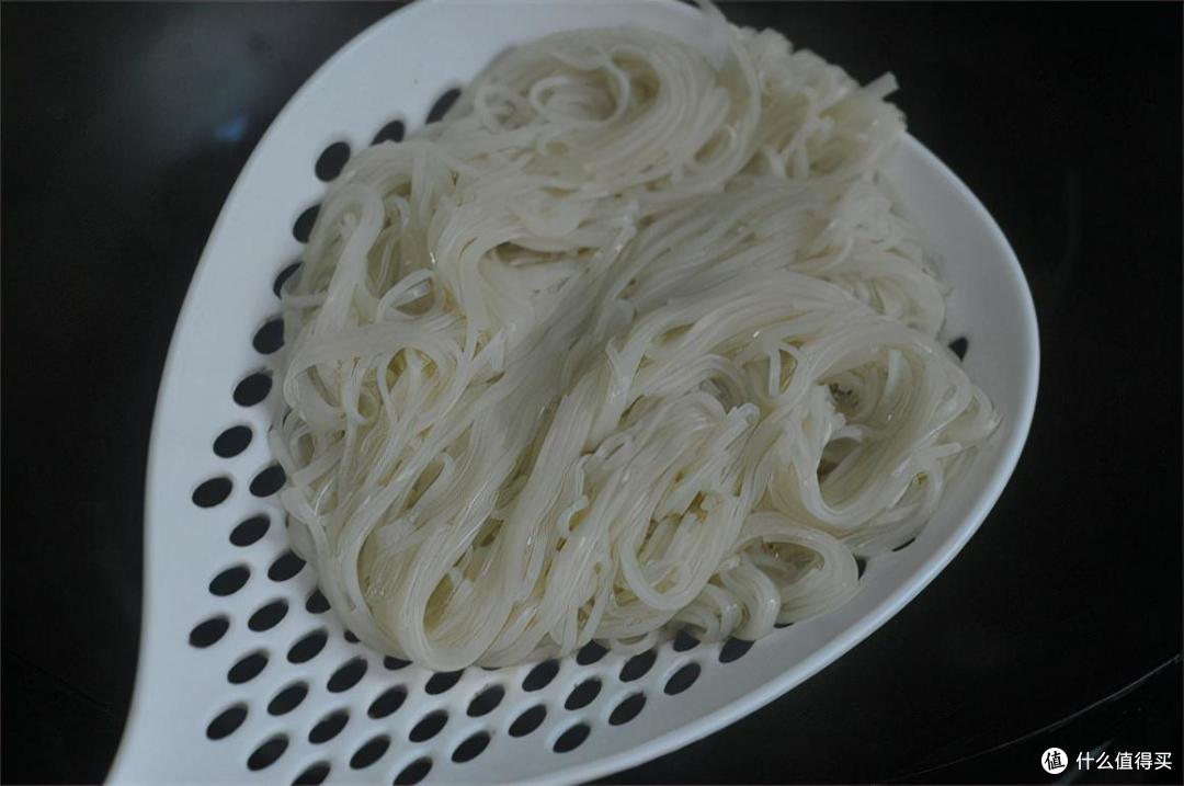 秋天做面条,最爱这味料,汤底加点它,汤浓面爽,儿子最爱吃!