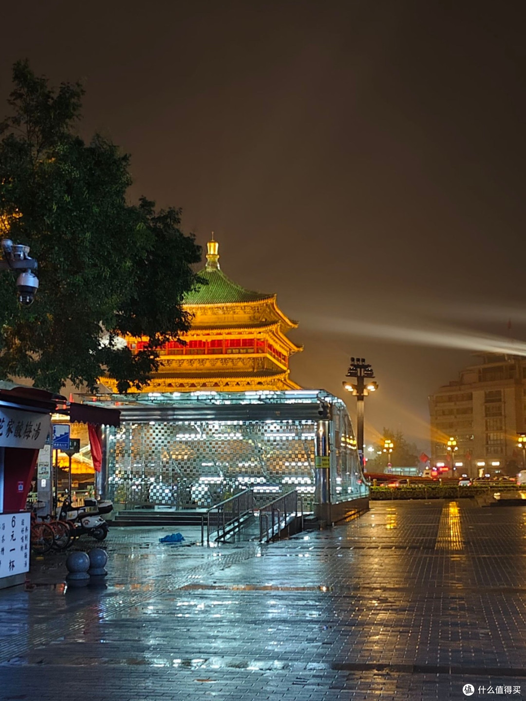 十月一的夜晚钟楼:西安的富丽堂皇