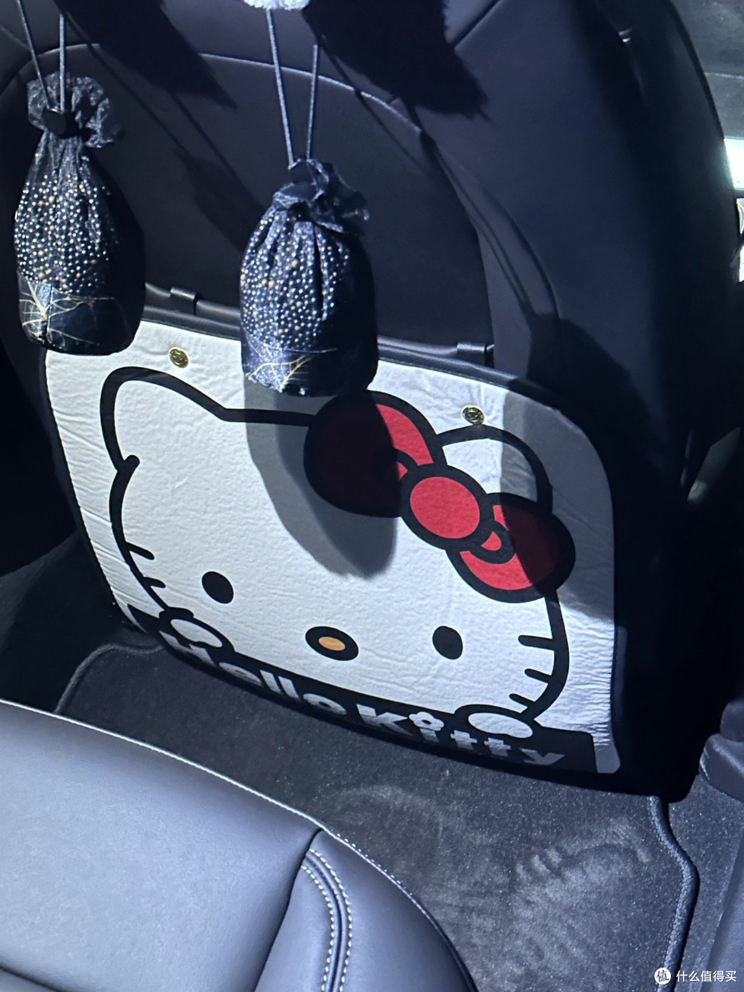 这玩意儿一贴,座椅比新车还干净