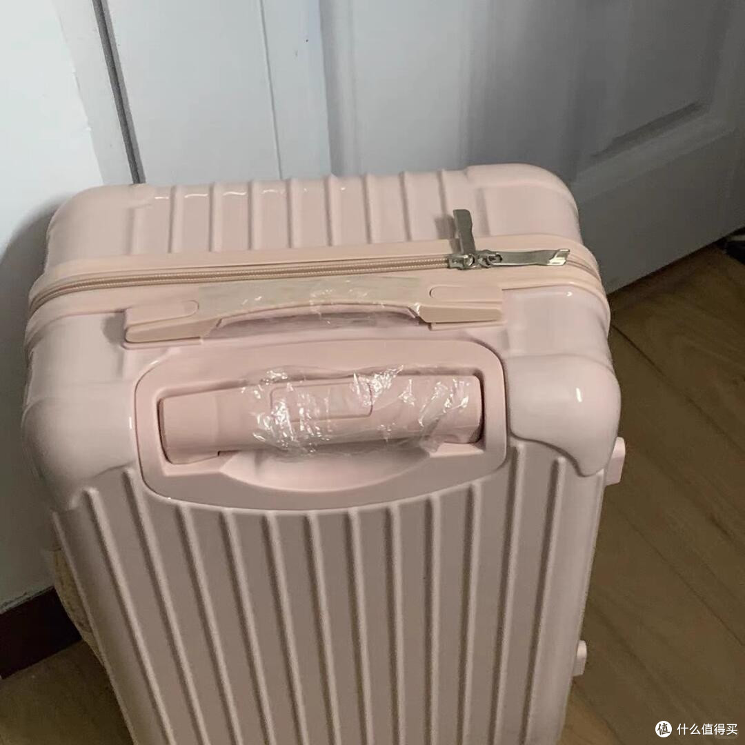 两个行李箱都好好看呀，到底要留哪个呢