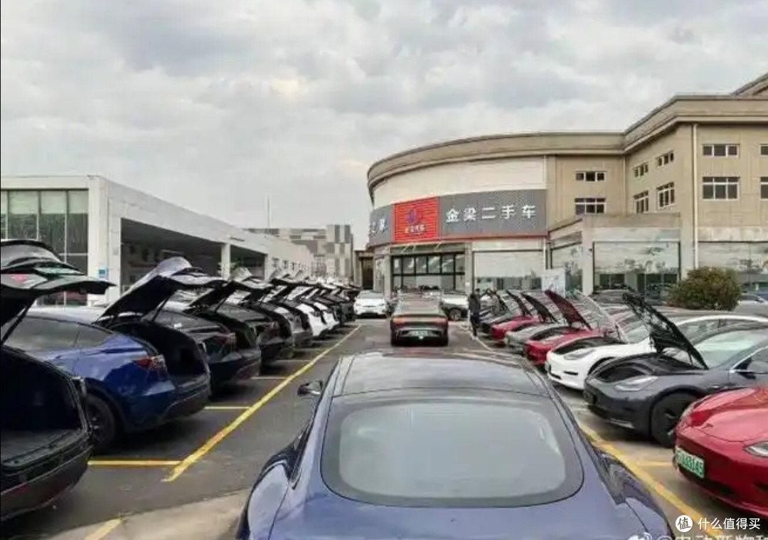 懂车人不盯新车：新能源狂飙下，二手车市场反而藏着真机会