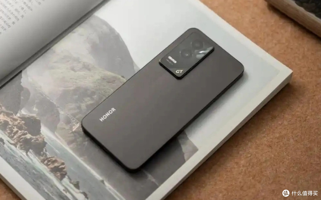 荣耀打响“价格战”,16GB+1TB+100W闪充,顶配旗舰已重回低价
