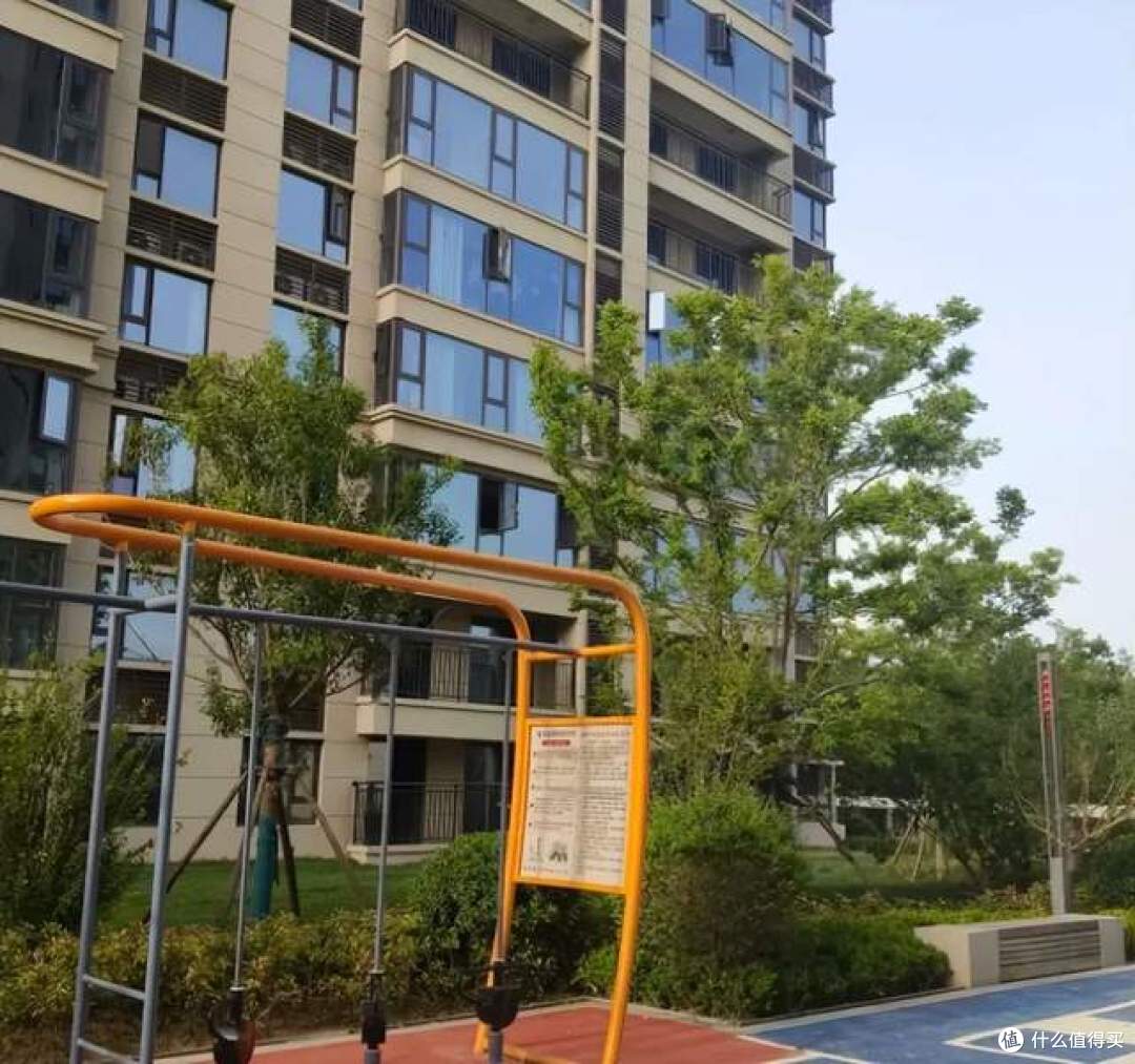 为什么越来越多人逃离“一梯两户”?业主说出实情,原因太现实