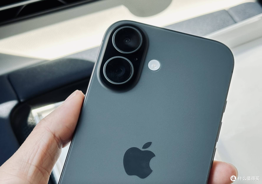 iPhone 17上市后,三款都卖爆了,为什么国人越吐槽越要买?