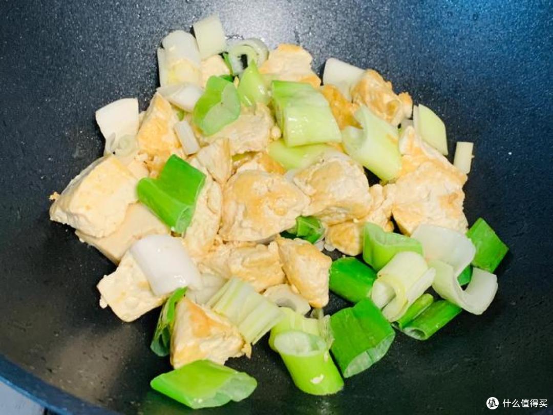 豆腐这样做谁还没试过?又香又嫩,比红烧肉还好吃,下饭一绝!