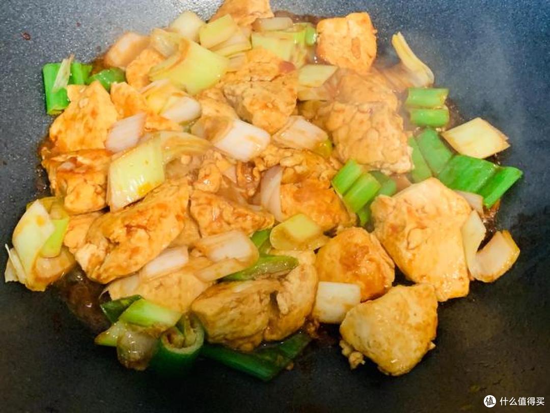 豆腐这样做谁还没试过?又香又嫩,比红烧肉还好吃,下饭一绝!