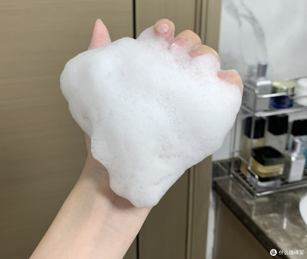 油皮换季救星：颐莲双仓洁面