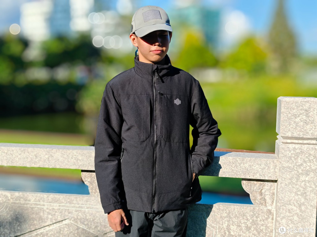 单导动态 C80 胸袋立领棉服:保暖防护全在线