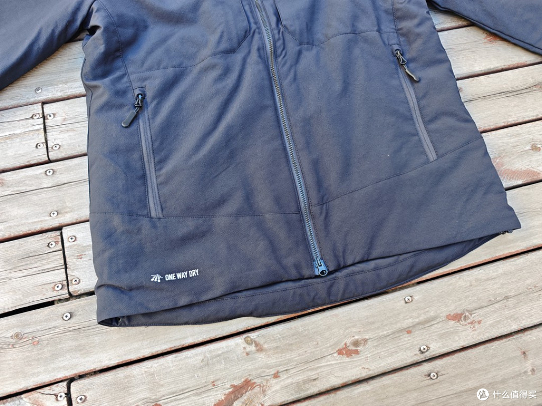 单导动态 C80 胸袋立领棉服:保暖防护全在线