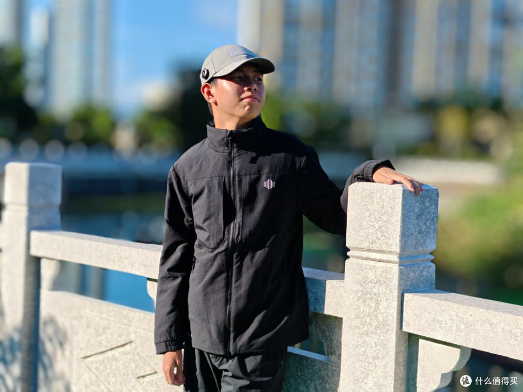 单导动态 C80 胸袋立领棉服:保暖防护全在线