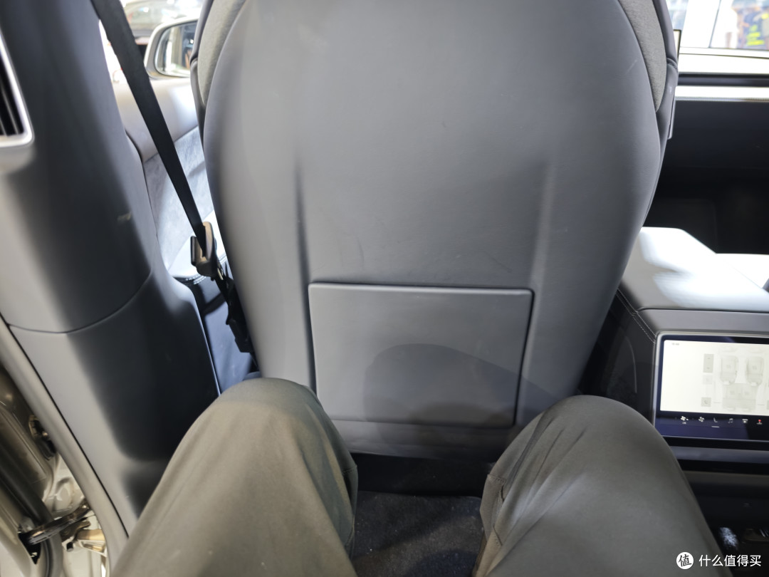 特斯拉ModelY L,空间表现灾难,三排像小板凳,加长加了个寂寞?