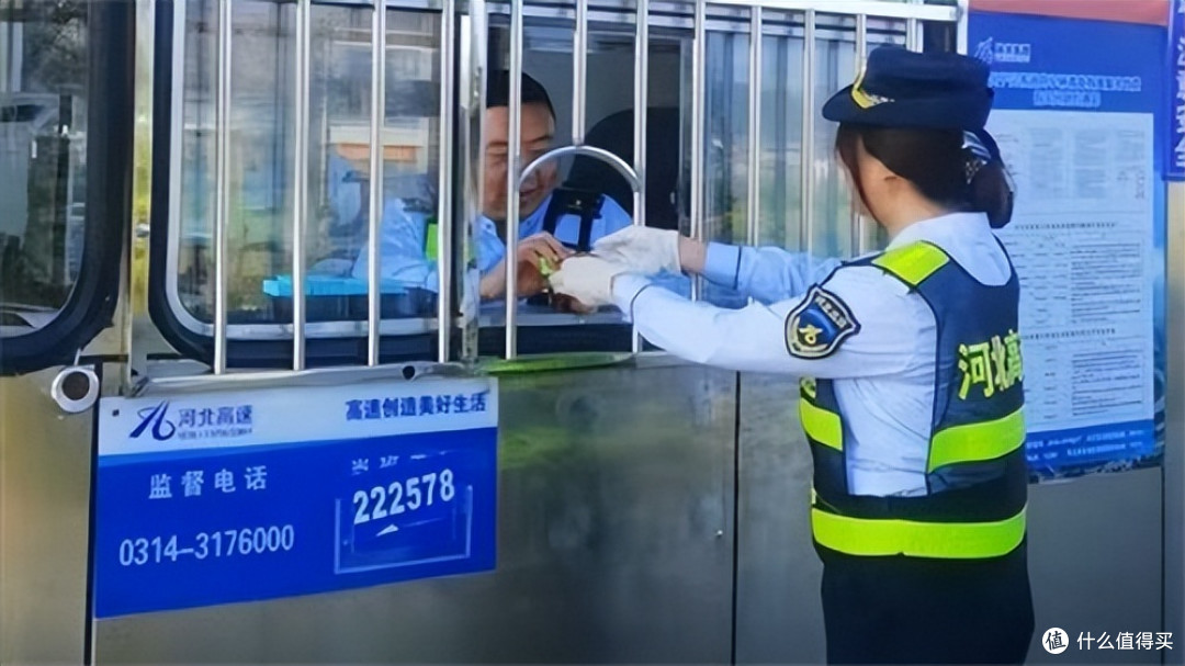 承德分公司围场南收费站开展“花灯映归途灯谜暖中秋”互动活动