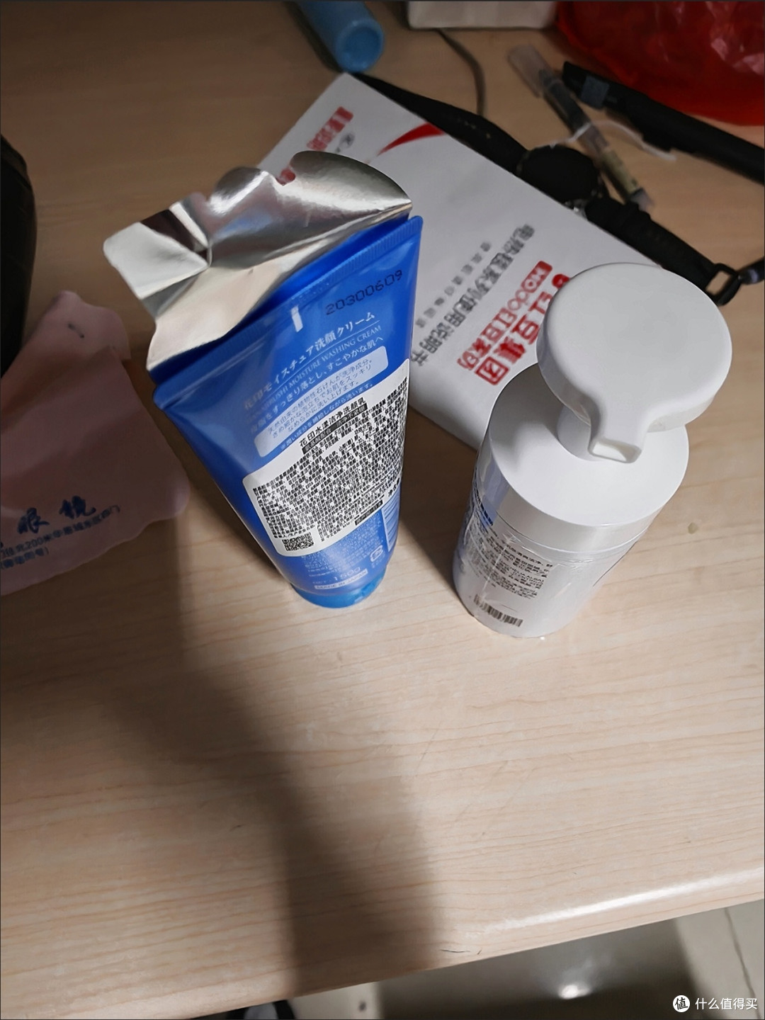 花印男士控油调理洗面奶：油皮救星，清爽之选