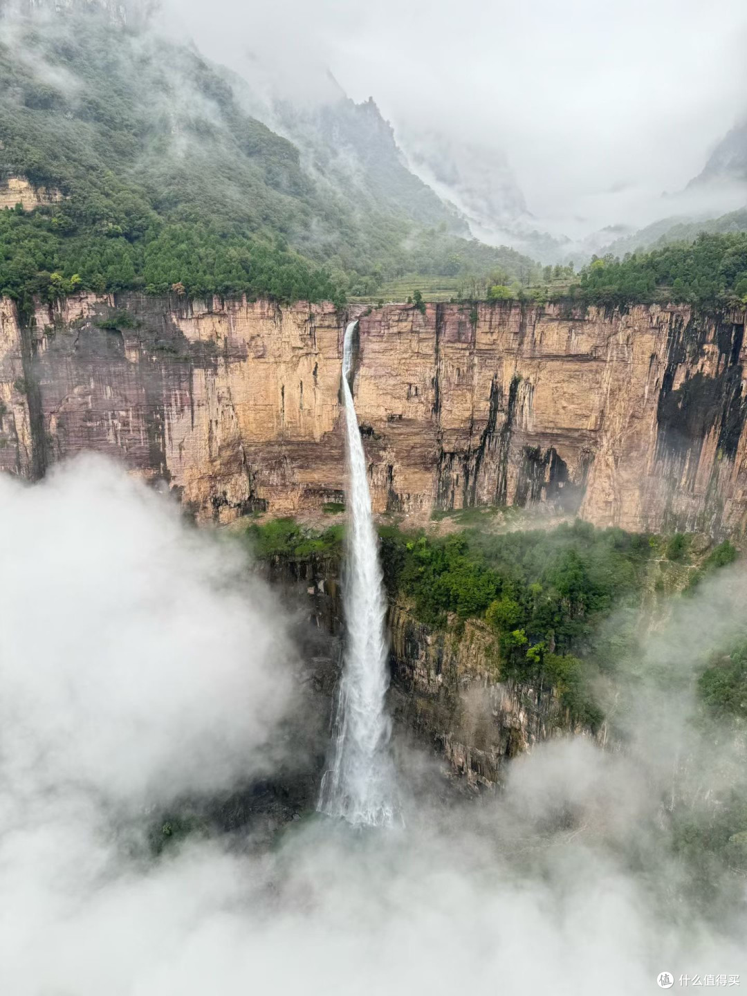 雨雾登山记:被洗涤的灵魂与山径