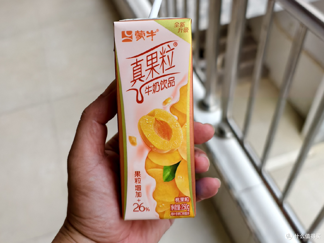 一口喝出幸福感!蒙牛真果粒多口味礼盒装实测:谁才是味蕾王者?