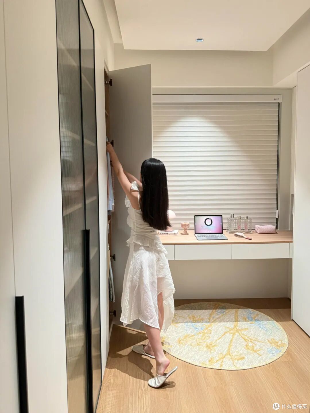 被年轻人“脑洞大开”的收纳折服了！换个思路后，家里一点都不乱