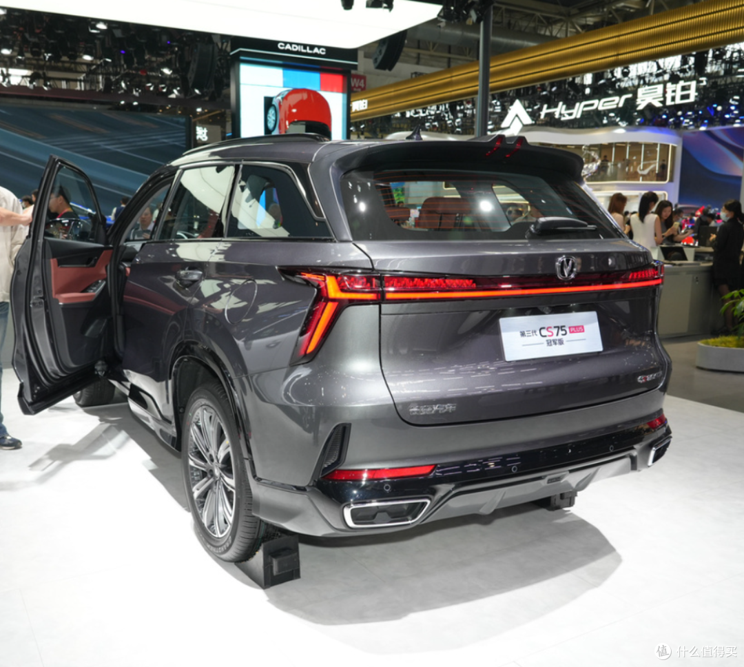 长安第三代CS75 PLUS冠军版SUV汽车