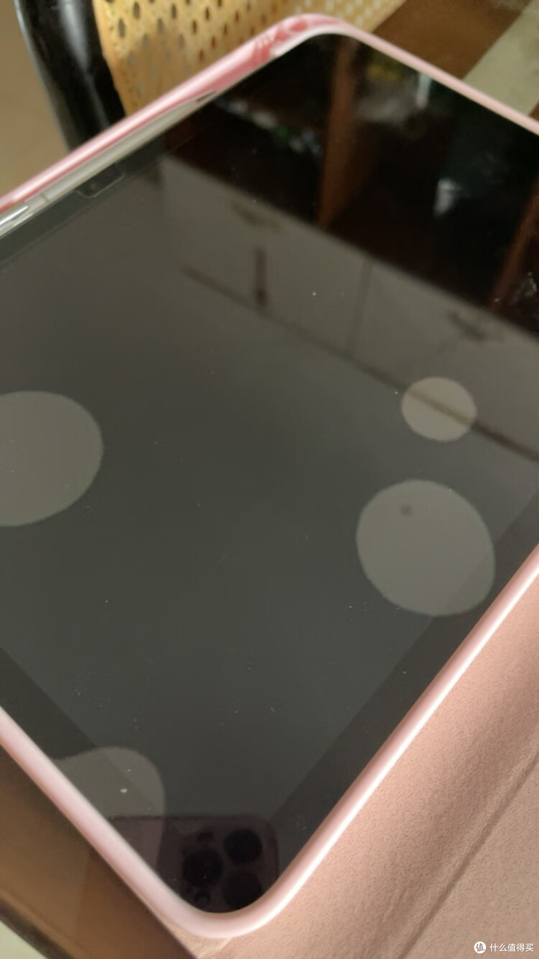 iPad搭配粉色壳：便携与颜值兼备