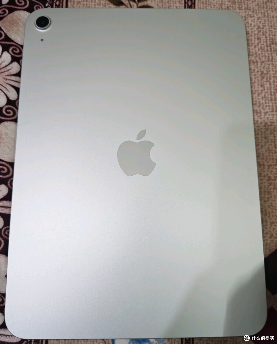 iPad搭配粉色壳：便携与颜值兼备