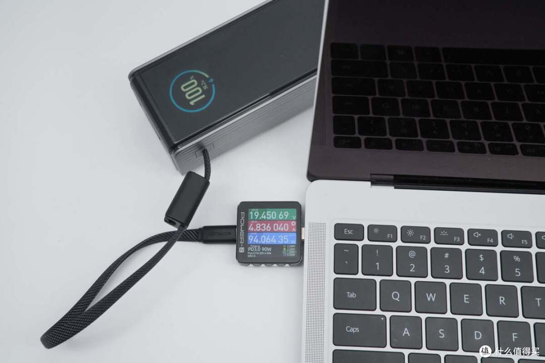 伸缩线+提绳线,正浩 RAPID 自带双线闪电舱移动电源评测