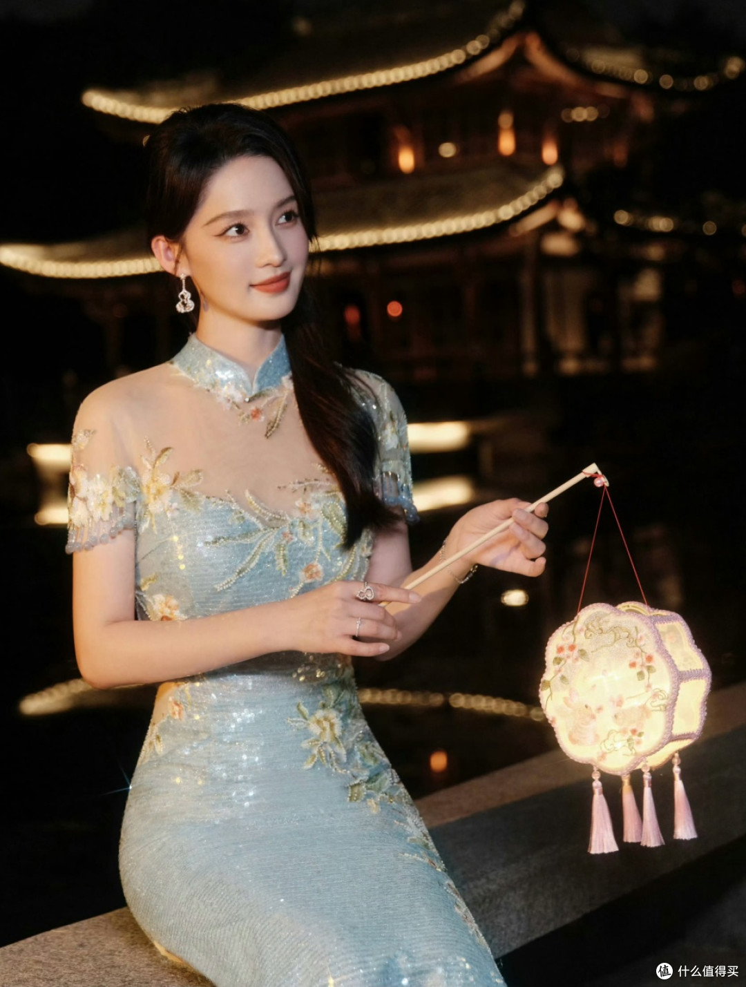 绝美东方韵！李沁一袭旗袍，完美诠释什么叫“气质杀”