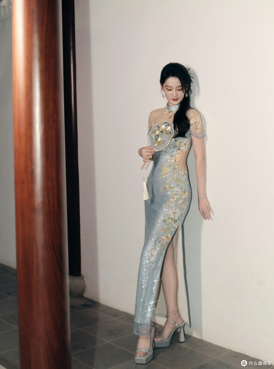 绝美东方韵！李沁一袭旗袍，完美诠释什么叫“气质杀”