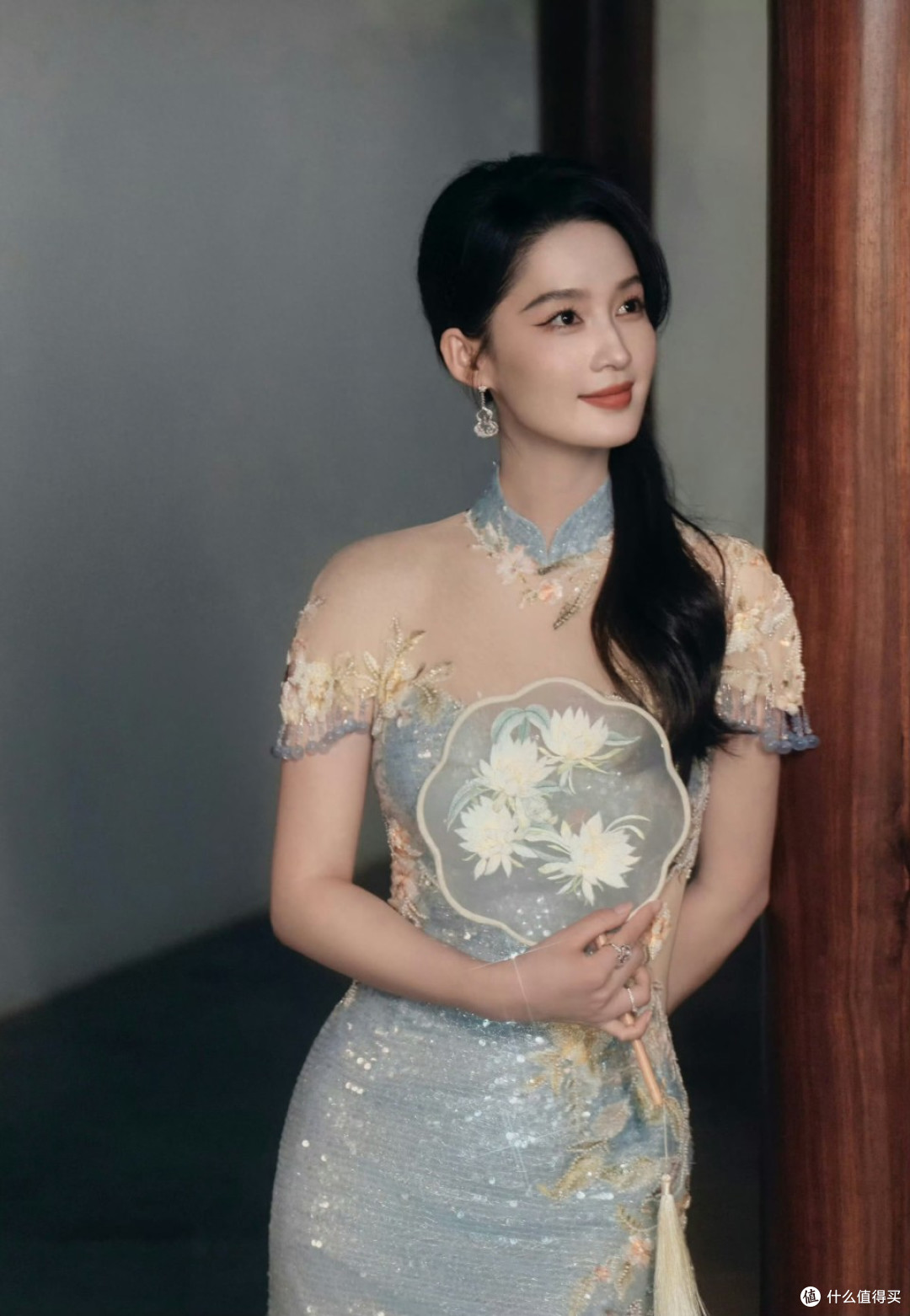 绝美东方韵！李沁一袭旗袍，完美诠释什么叫“气质杀”