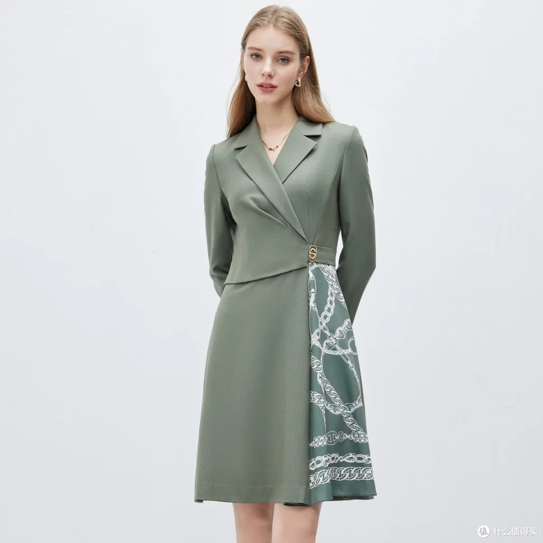 Scofield羊毛裙:职场女性的优雅选择