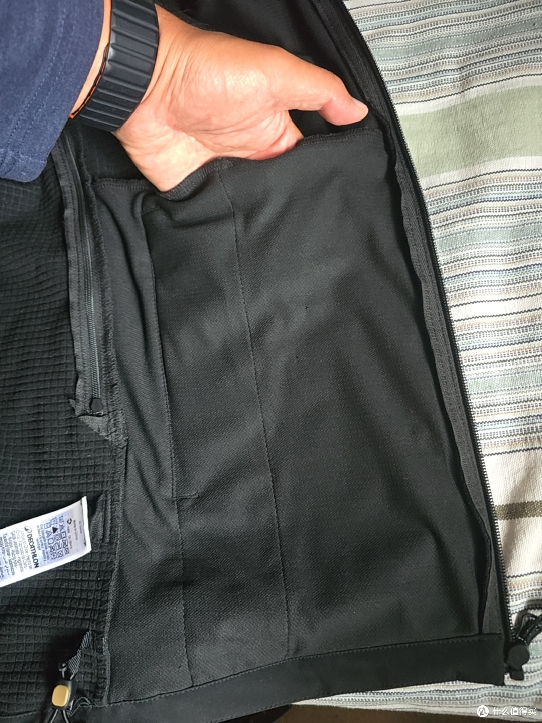迪卡侬的软壳是给长臂猿设计的么?