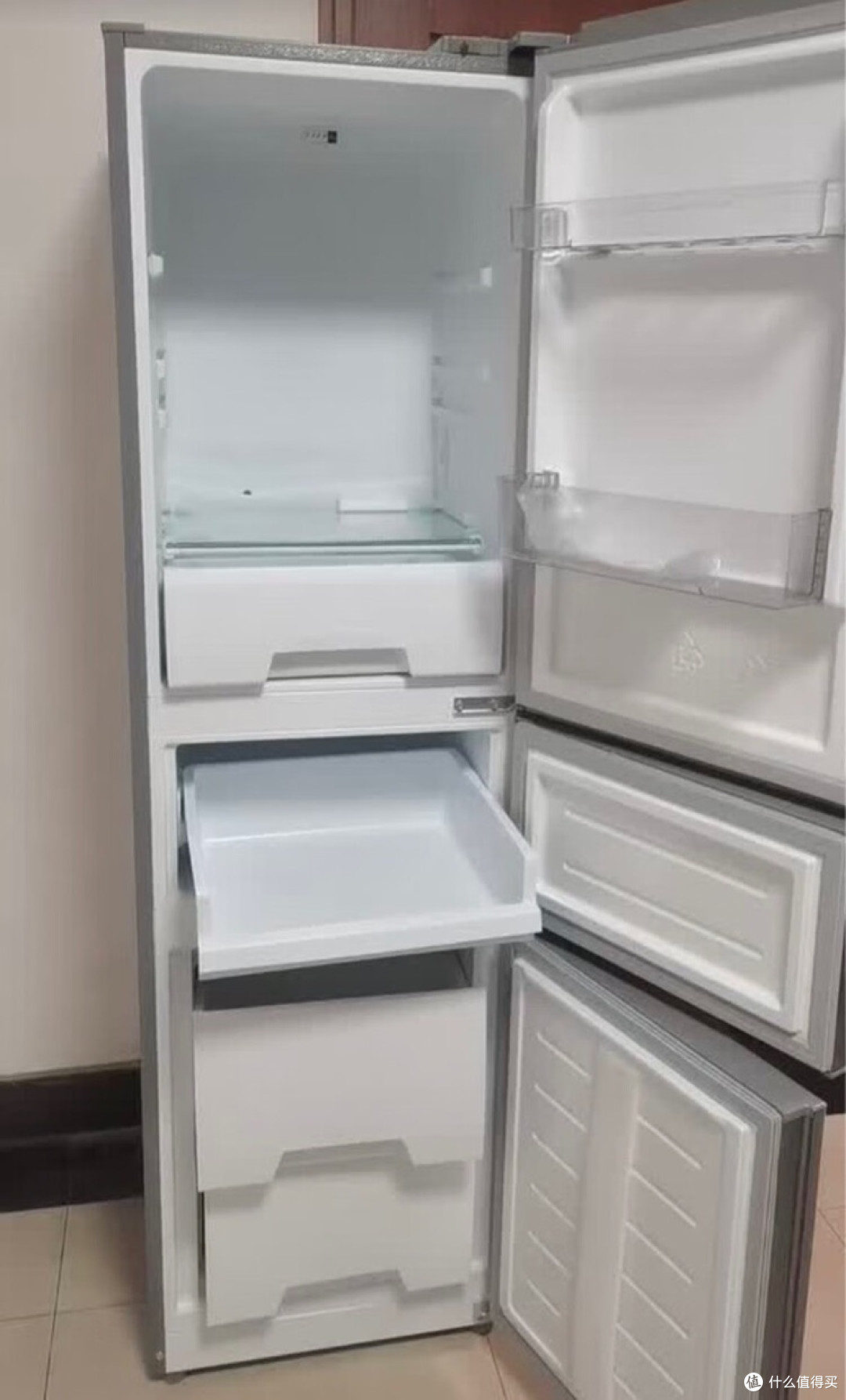 美的三门冰箱:小家庭的实用之选