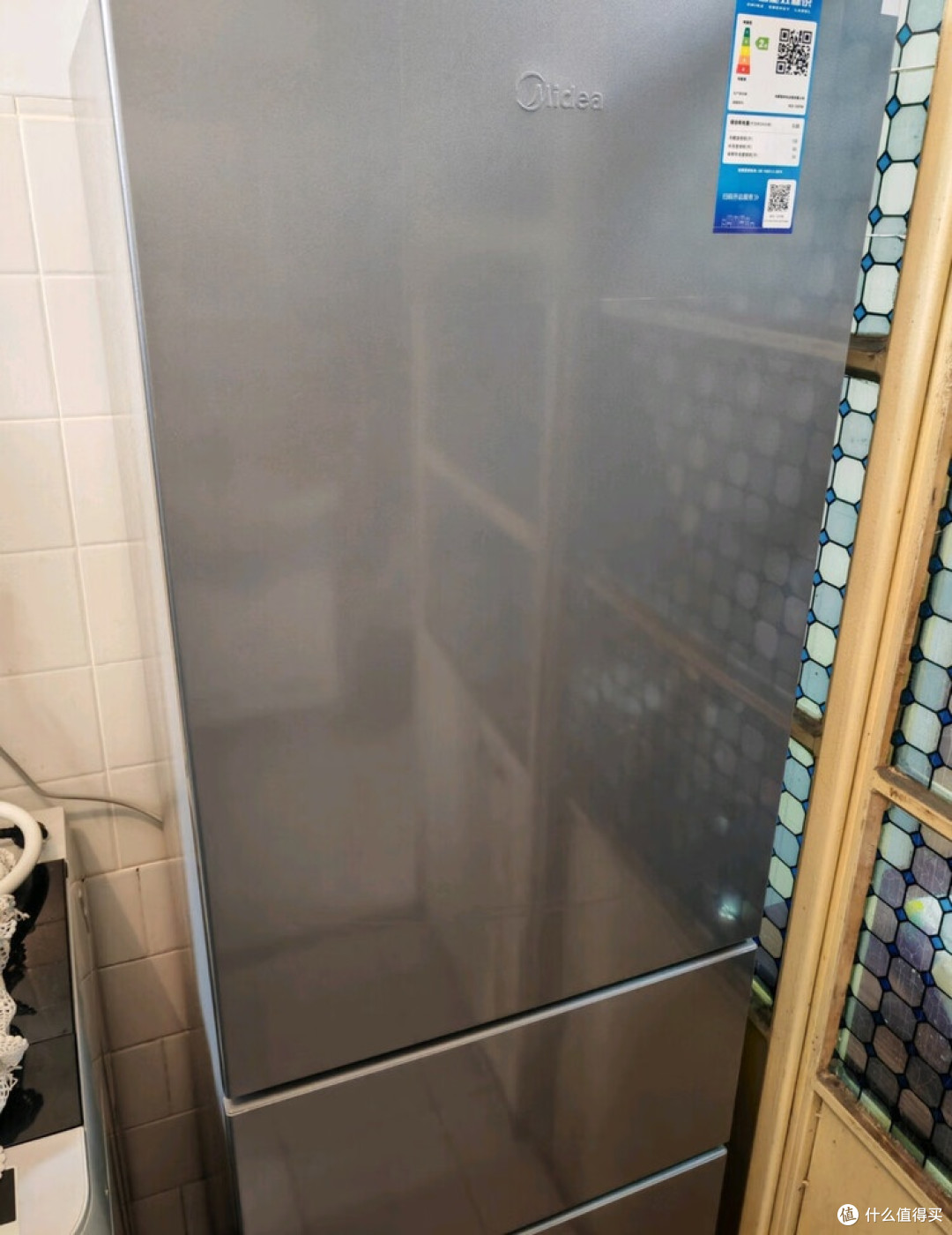 美的三门冰箱:小家庭的实用之选