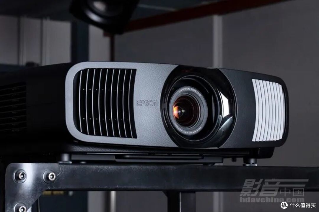 鉴赏|爱普生CH-LS9000B:4K/120fps激光投影,150英寸大屏新选择