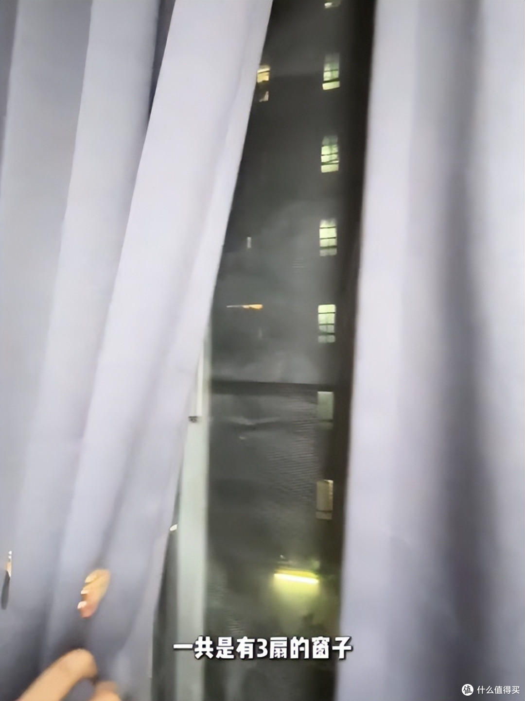 香港26岁女孩晒生活照：蜗居4㎡劏房，功能齐全，网友：太窒息了！