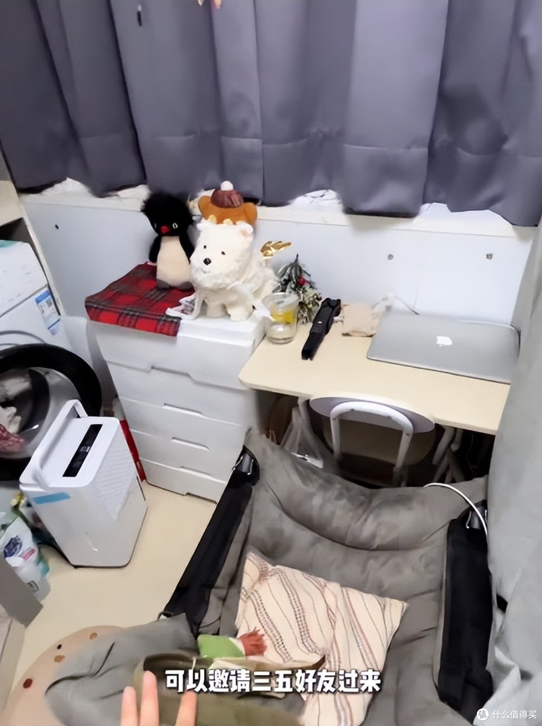 香港26岁女孩晒生活照：蜗居4㎡劏房，功能齐全，网友：太窒息了！