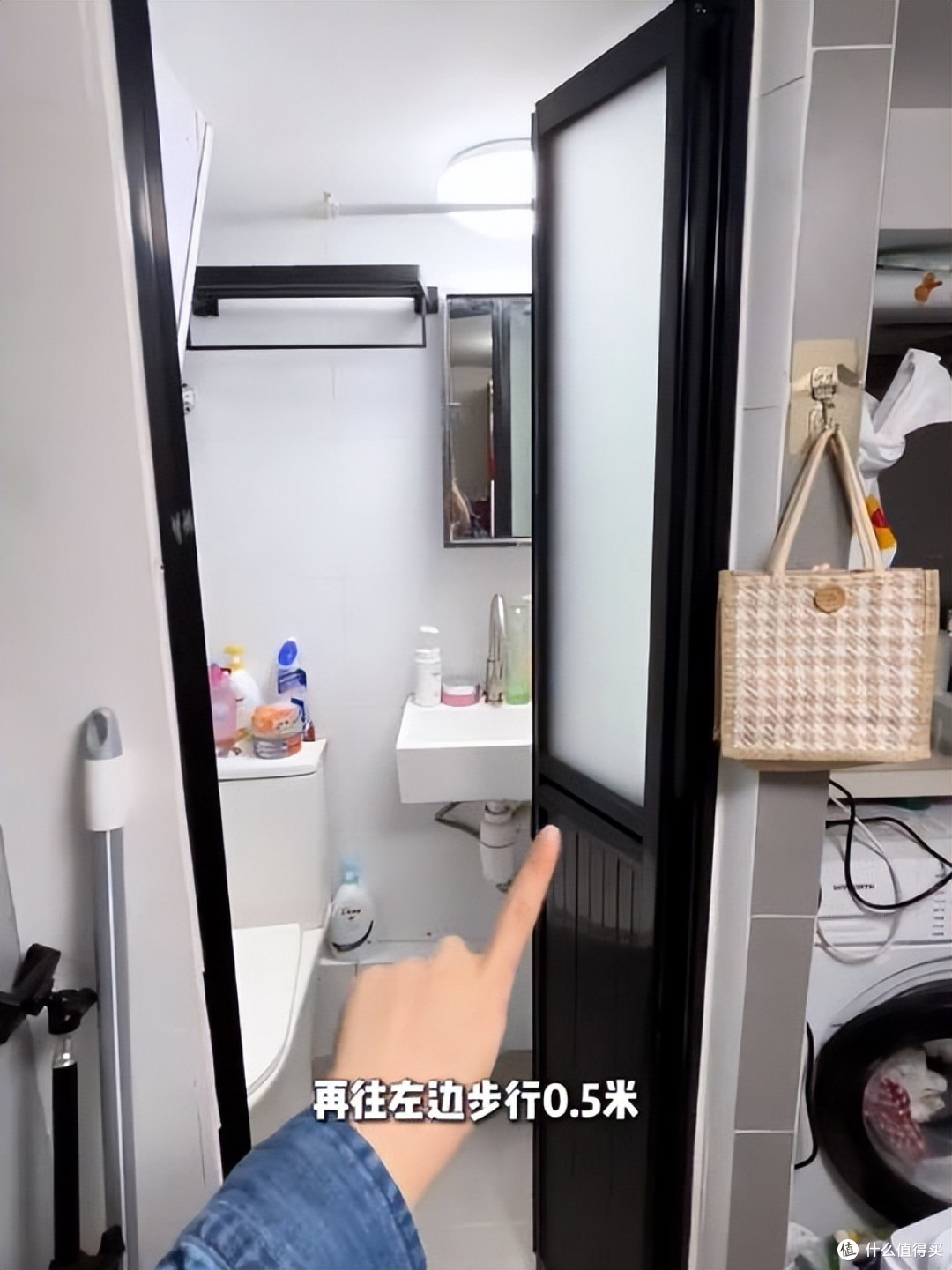 香港26岁女孩晒生活照：蜗居4㎡劏房，功能齐全，网友：太窒息了！