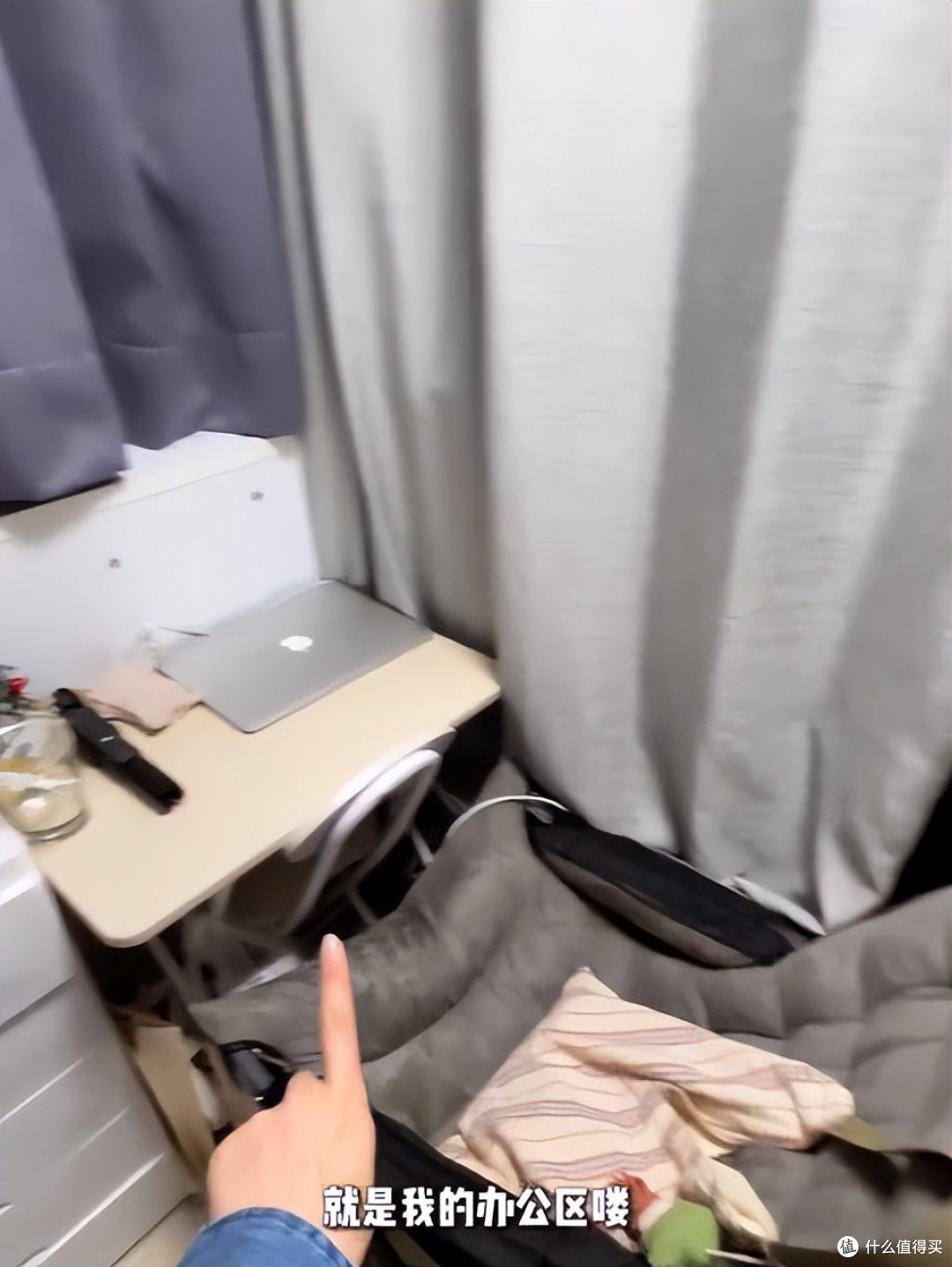 香港26岁女孩晒生活照：蜗居4㎡劏房，功能齐全，网友：太窒息了！