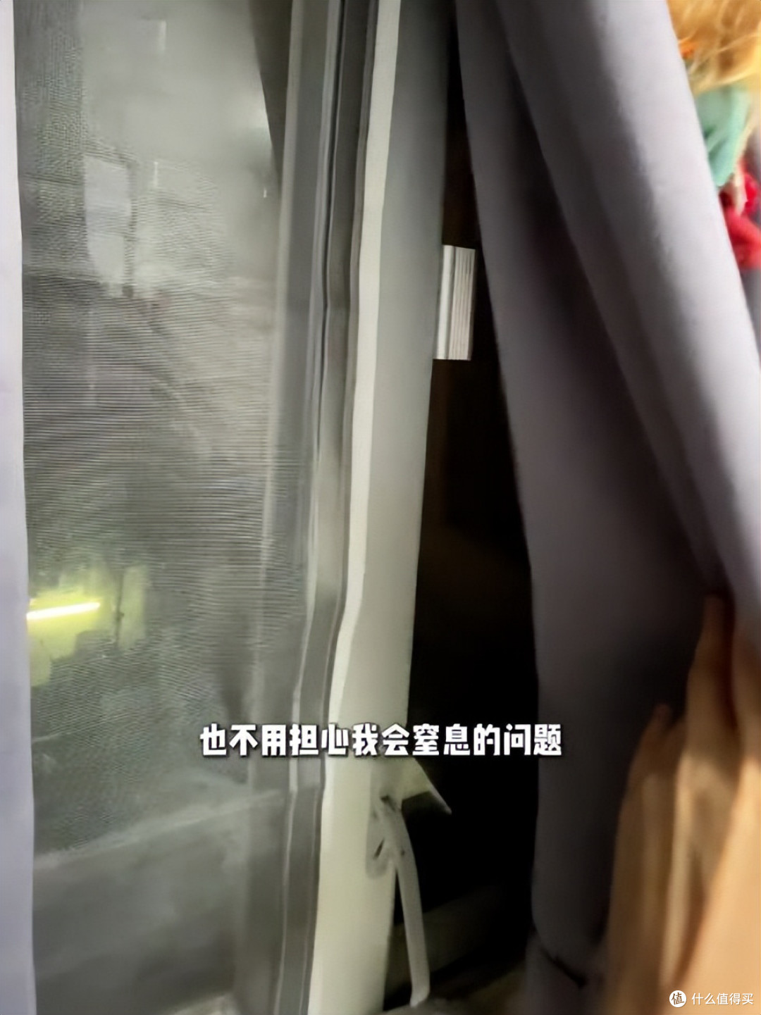 香港26岁女孩晒生活照：蜗居4㎡劏房，功能齐全，网友：太窒息了！