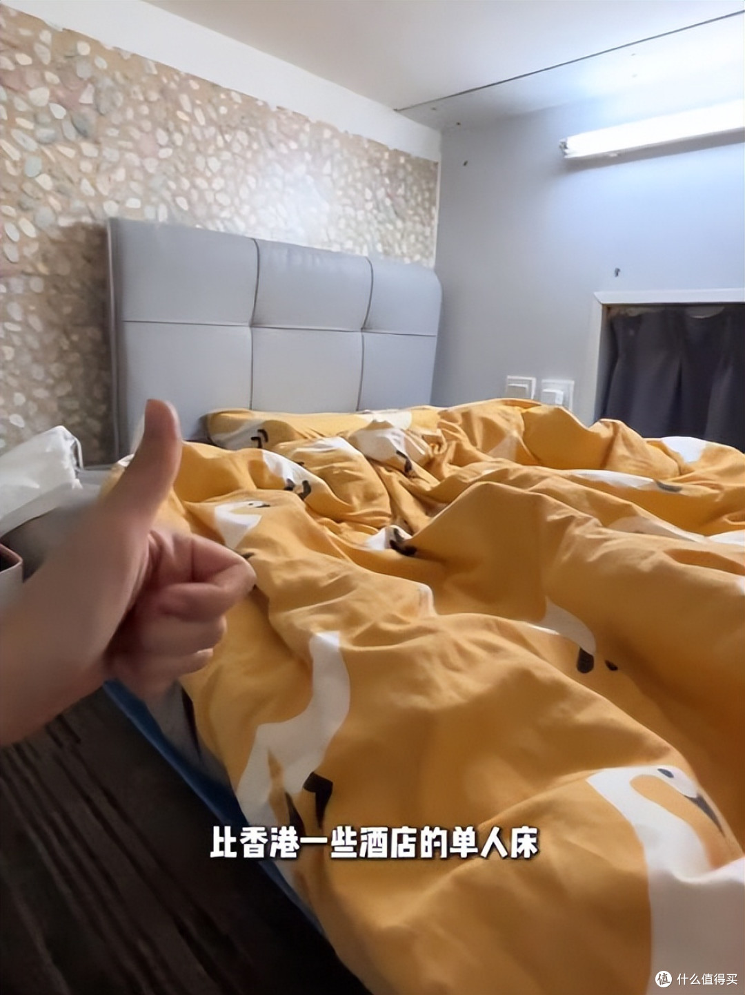 香港26岁女孩晒生活照：蜗居4㎡劏房，功能齐全，网友：太窒息了！